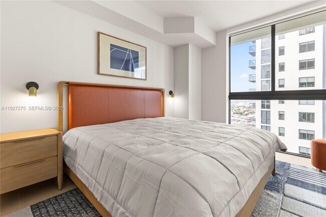 Building Photo - 11 NE 6th St