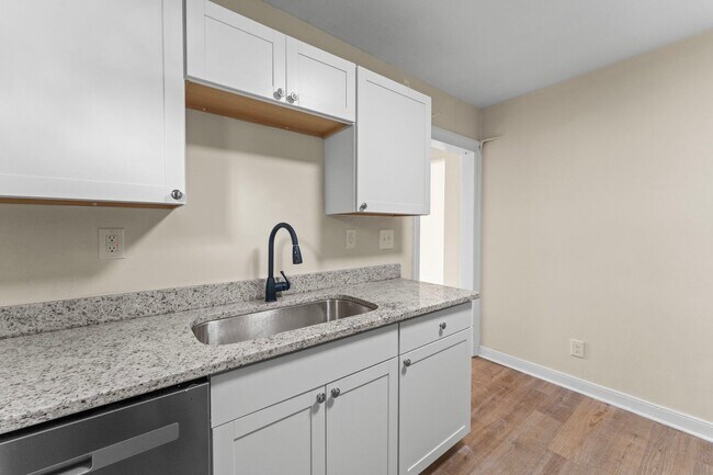 Building Photo - Charming 2-bedroom, 1 bath