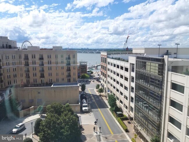 Building Photo - 155 Potomac Passage