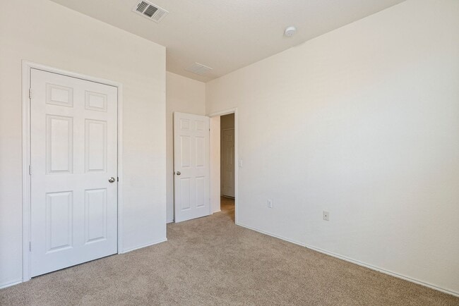 Building Photo - Lovely Single Story, 3 bedrooms, 2 bathrooms, Home in Northeast Austin!!!!