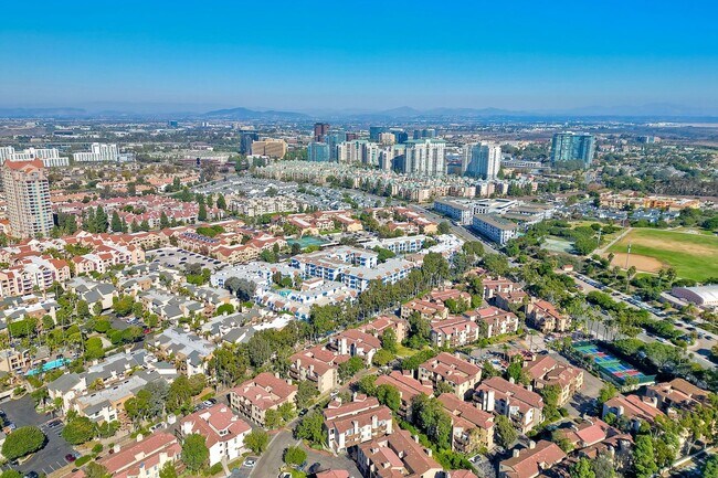 Building Photo - La Jolla Pines- Top Level 2 Bed/2 Ba Available Now!!