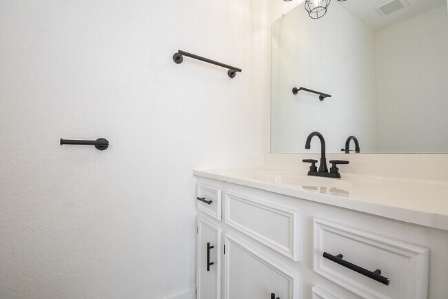 Building Photo - 15814 Winding Moss Dr
