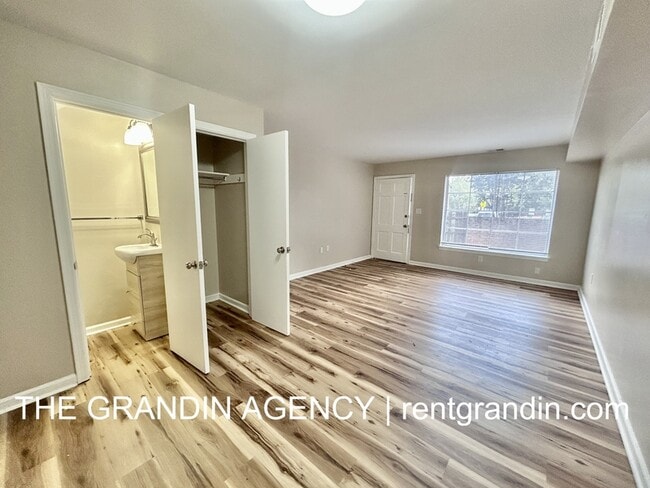 Building Photo - 1803 Grandin Rd SW