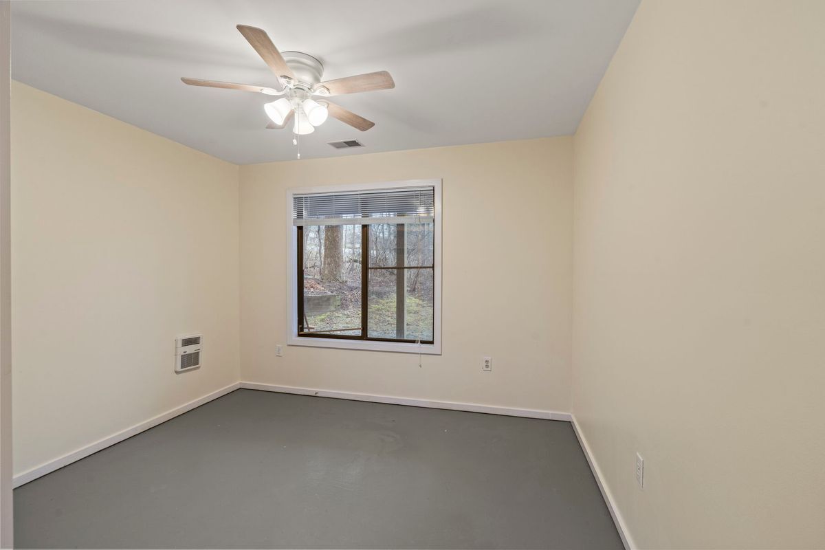 Building Photo - 431 Lynetree Dr