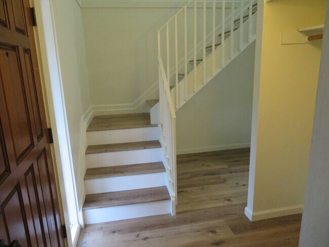 Building Photo - 3 bed 1.5 bath Home upper westside