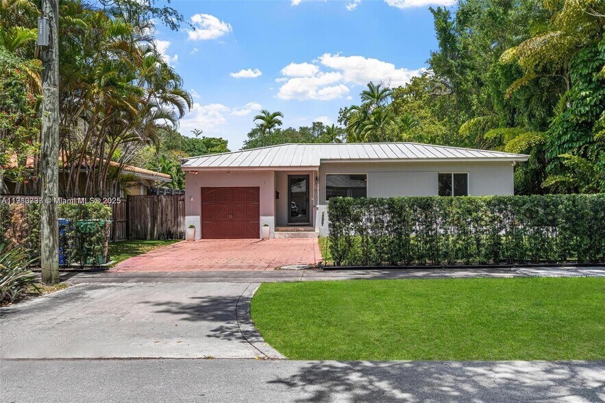 Primary Photo - 2431 Overbrook St