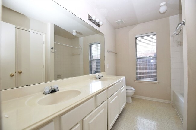 Building Photo - 8811 Norham Dr