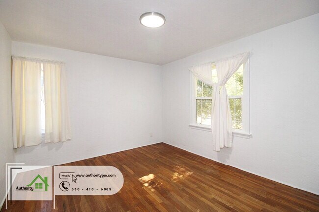 Building Photo - 686 Coronado St