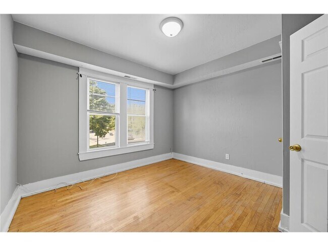 Building Photo - 568 N Farrington St