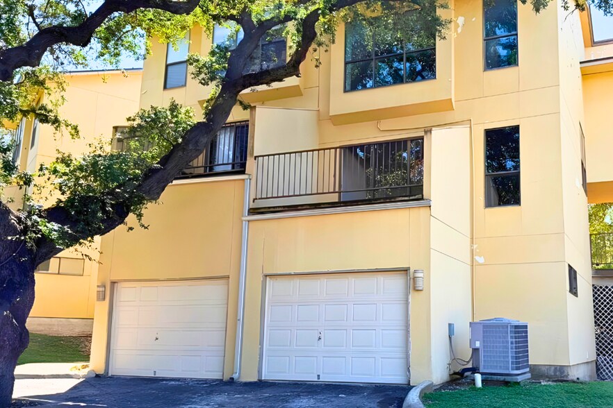 Building Photo - 8642 Fredericksburg Rd