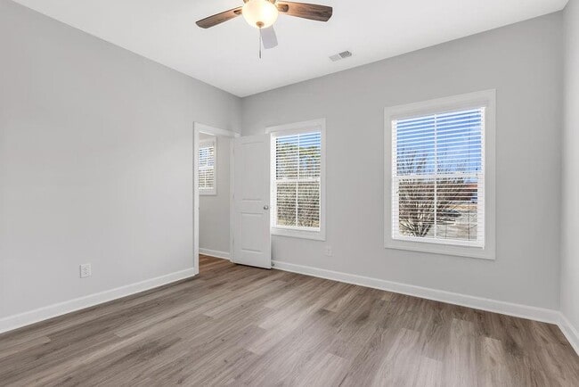 Building Photo - 2775 Bell Dr SE