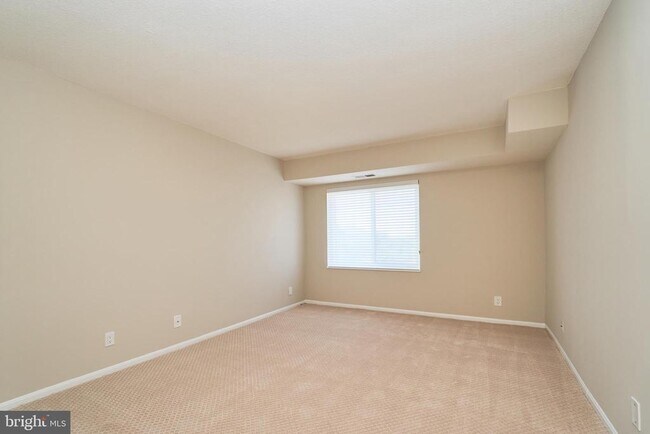 Building Photo - 8360 Greensboro Dr