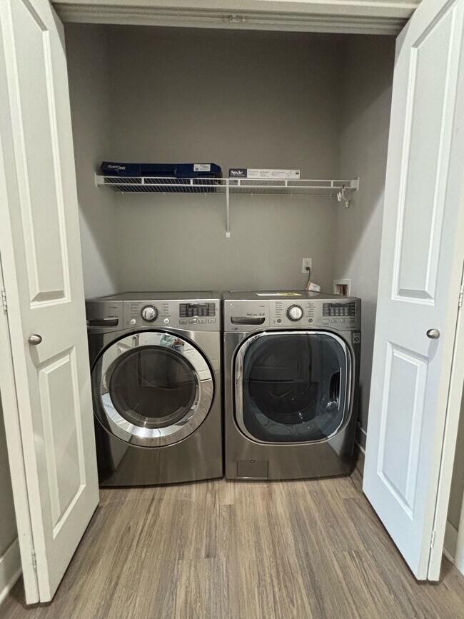 Building Photo - 6459 Orchard Park Dr