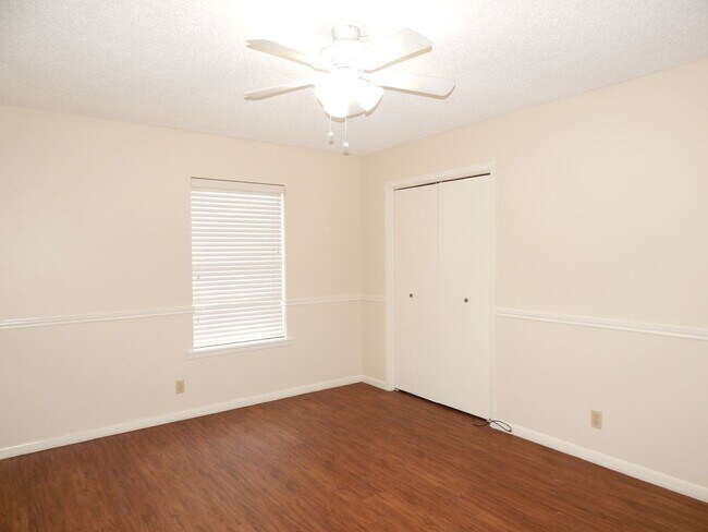 Building Photo - South Tyler, Beautiful 3 Bedroom, 2 Bath Home with RV Parking!