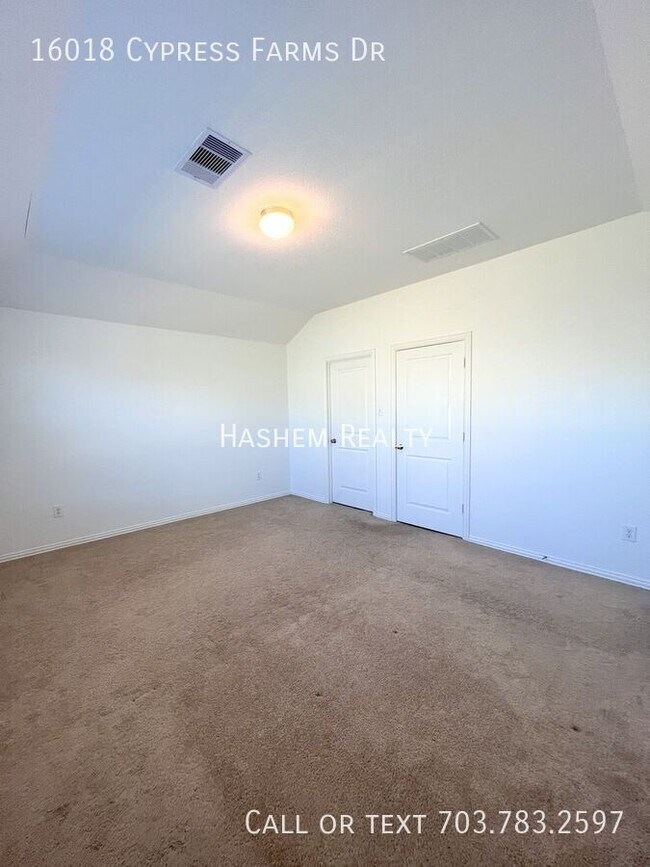 Building Photo - 16018 Cypress Farms Dr