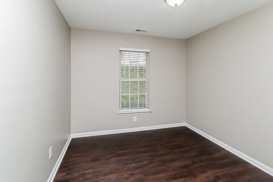Building Photo - 115 Red Tip Ln