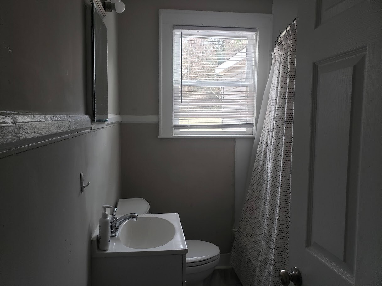 Building Photo - 12 Eastlan Dr