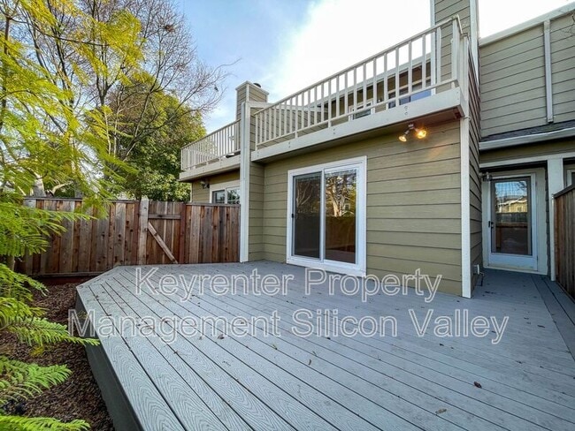 Building Photo - 700 Chiquita Ave