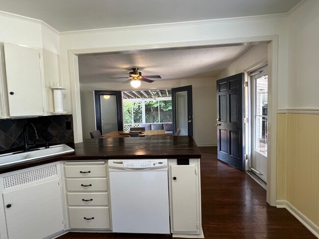 Building Photo - 36 Maplewood Ln