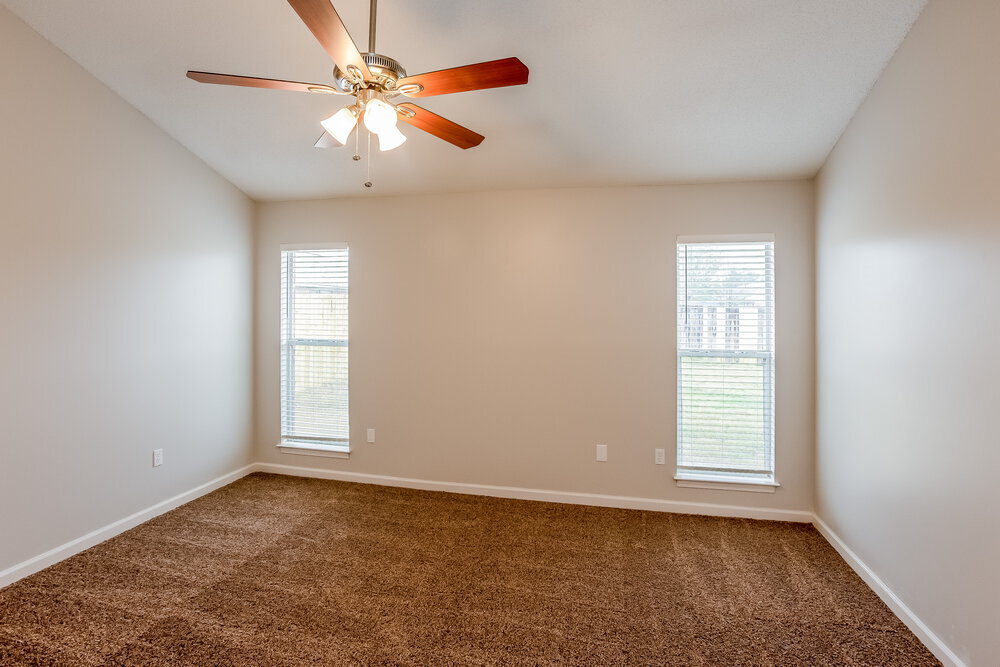 Building Photo - 1800 Sarah Ann Dr W
