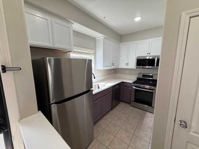 Building Photo - BACK ON MARKET: 2-Bedroom Martinez Townhom...