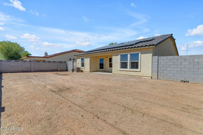 Building Photo - 1213 W Elm Ave