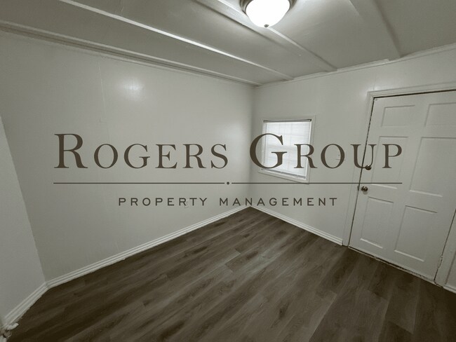 Building Photo - #450 - 914-916 Water St Duplex