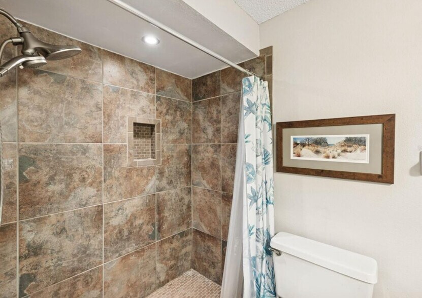 Building Photo - 2639 Woodgate Ln