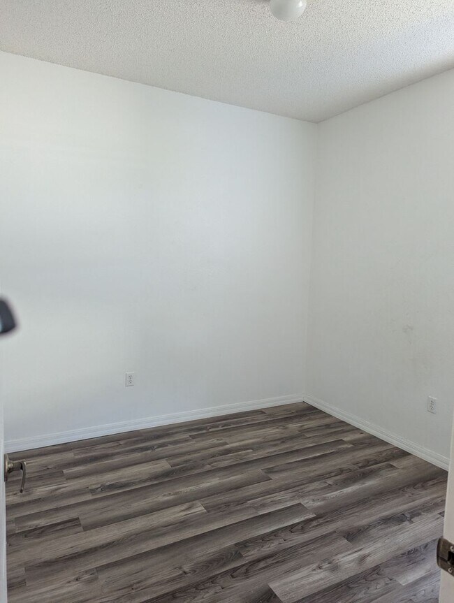 Building Photo - Great family home with 4 bedrooms, 2 bath