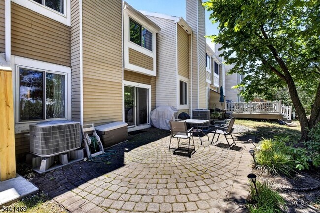 Building Photo - 22 Bradovra Ct