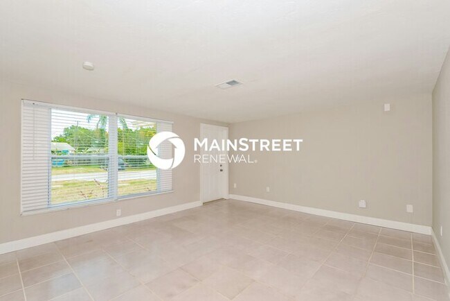 Building Photo - 3 Bedroom Pet-Friendly Home in VENICE, FL with Main Street Renewal