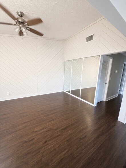 Building Photo - 5260 Bosque Ln