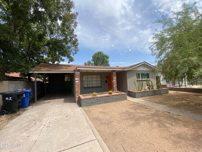 Building Photo - 1007 S Roosevelt St