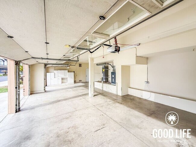 Building Photo - 709 S Hidden Creek Cir