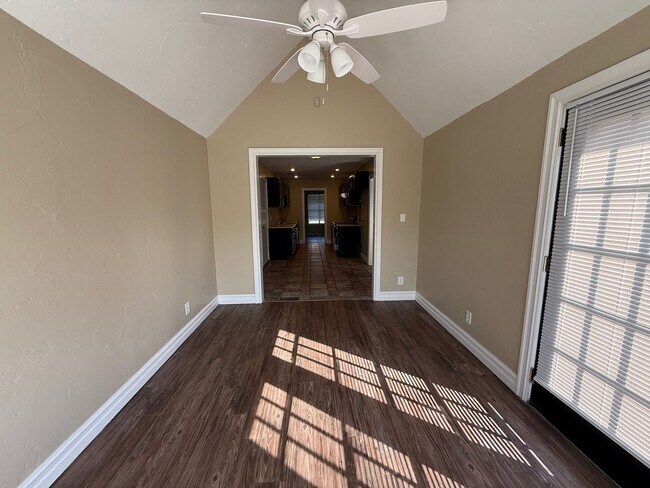 Building Photo - Spacious 4 Bedroom in South Tulsa