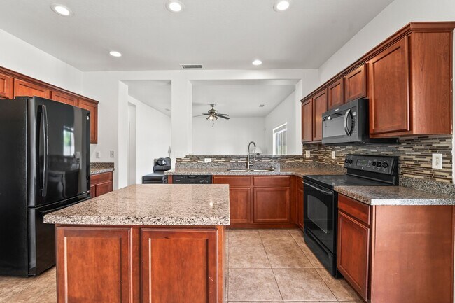 Building Photo - 734 W Fruit Tree Ln