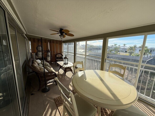 Building Photo - FT Myers Beach Amazing pool home
