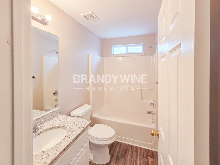 Building Photo - 6202 Hickory Ln Cir