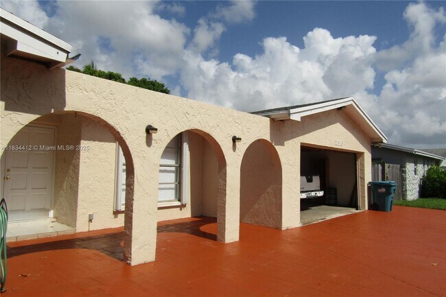 Building Photo - 17510 SW 108th Ave