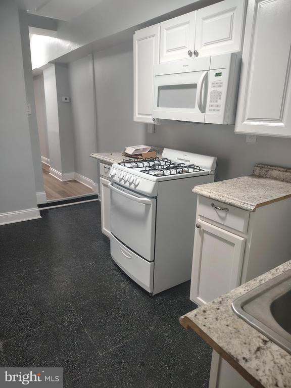 Building Photo - 1114 N Bond St