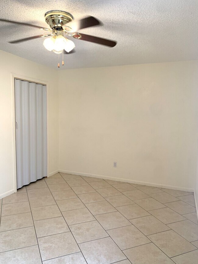 Building Photo - 2808 Persimmon Dr