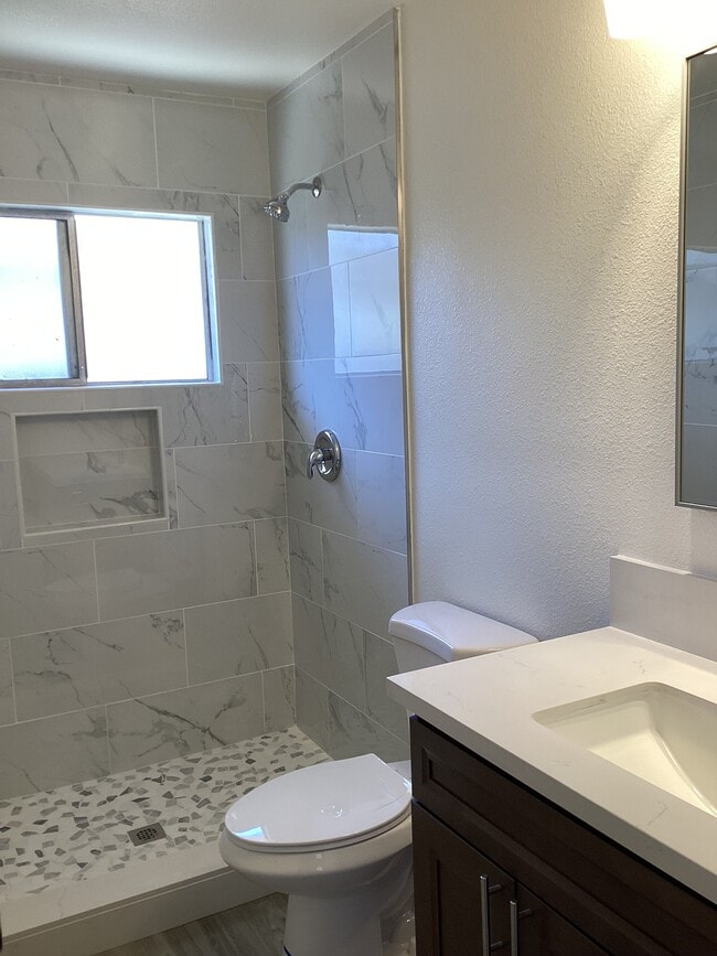 Building Photo - 220 S H St