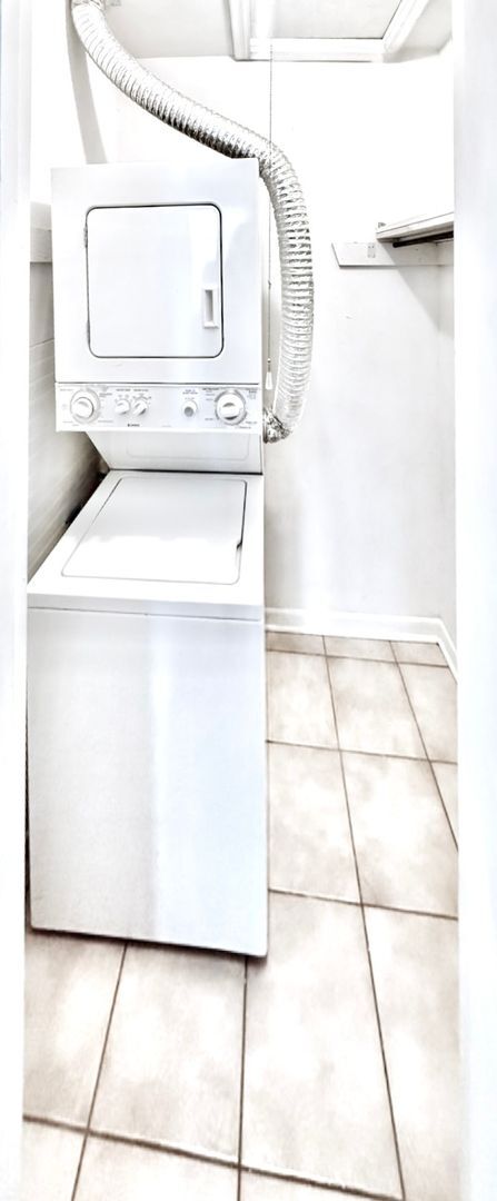 Building Photo - Spacious 2 Bed/2 Bathroom Condo in Bocage – Walk to Towne Center & Whole Foods!