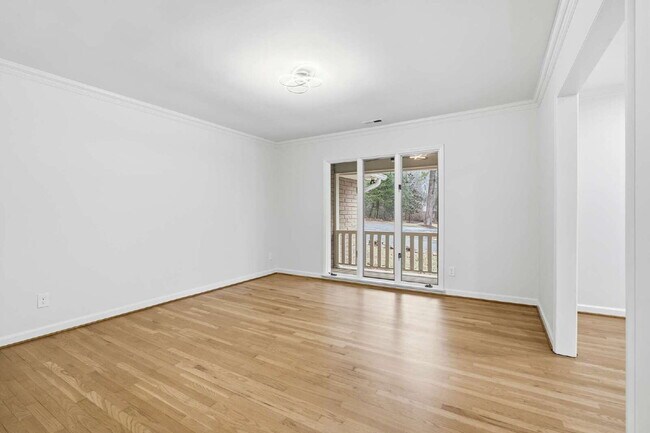 Building Photo - Spacious and Unique 5-Bedroom Ranch in Chapel Hill!