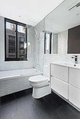 Building Photo - 407 Park Ave S