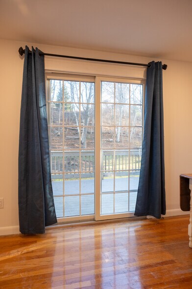 Building Photo - 6 Eastfield Rd