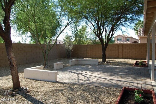 Building Photo - 2346 S Navajo Way