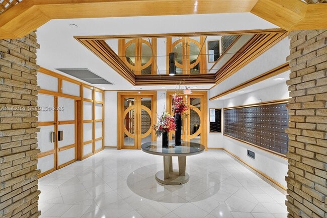 Building Photo - 2 Grove Isle Dr