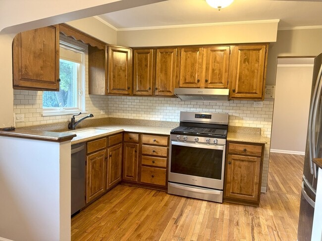 Building Photo - 4840 Prospect Ave