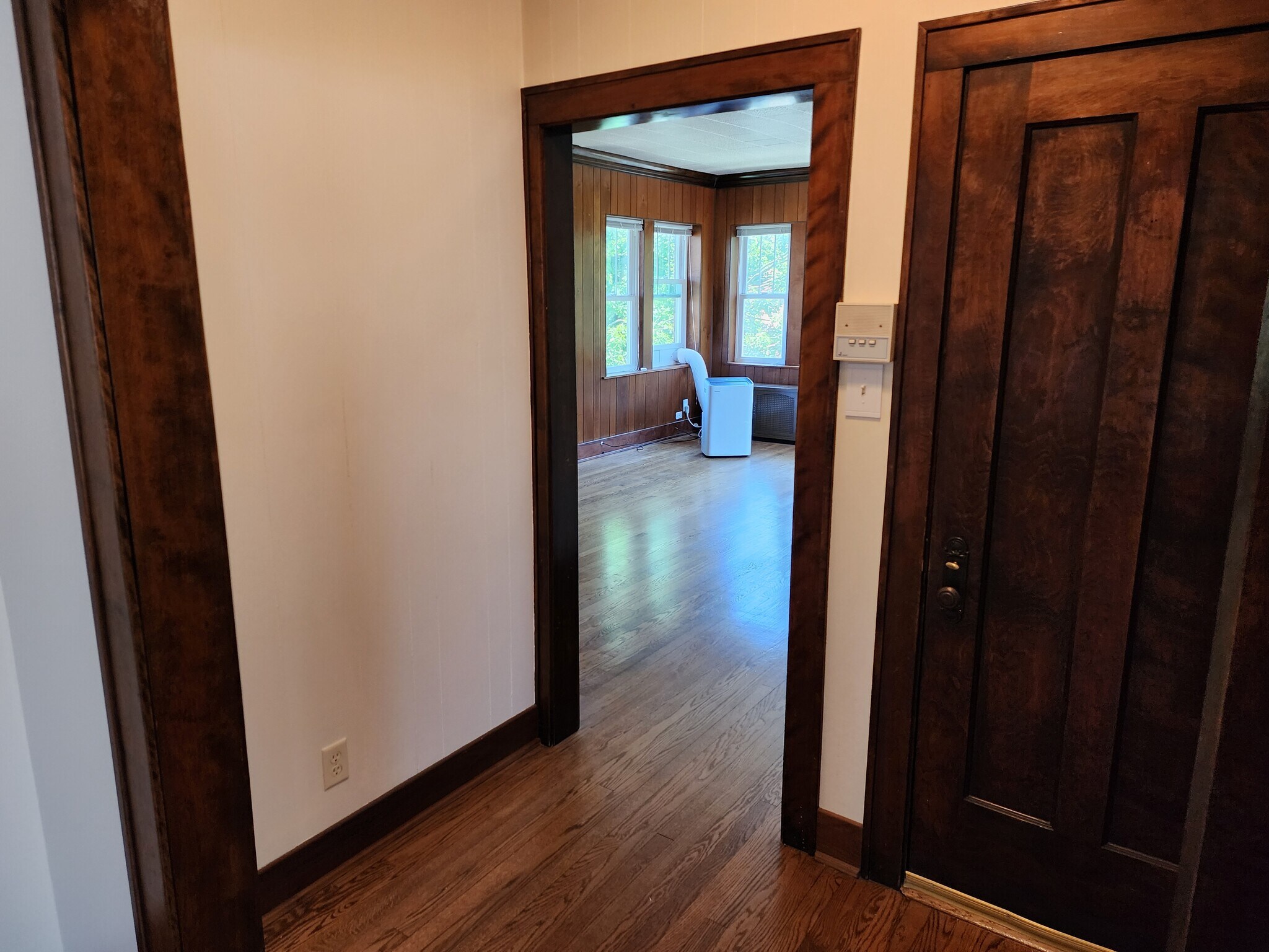 Entryway - 5920 N Virginia Ave
